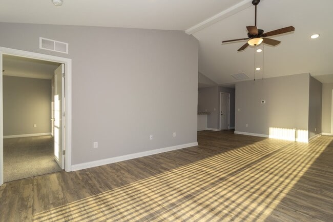 Building Photo - 300/302 Prescott Lane
