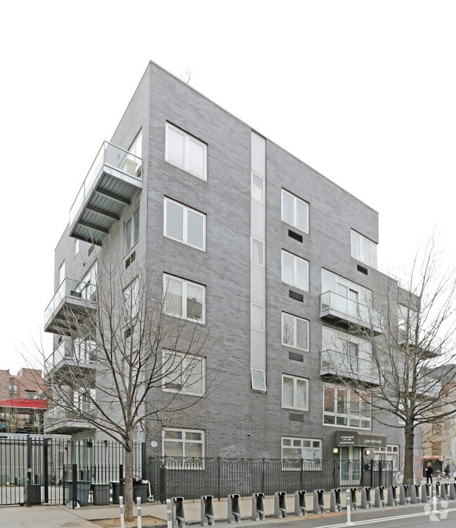 Building Photo - 342 Bedford Ave