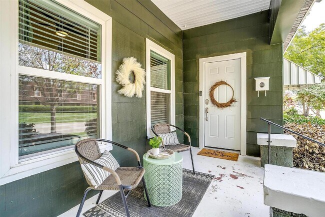 Foto del edificio - Charming 2-Bed, 2-Bath in Arlington Heights!