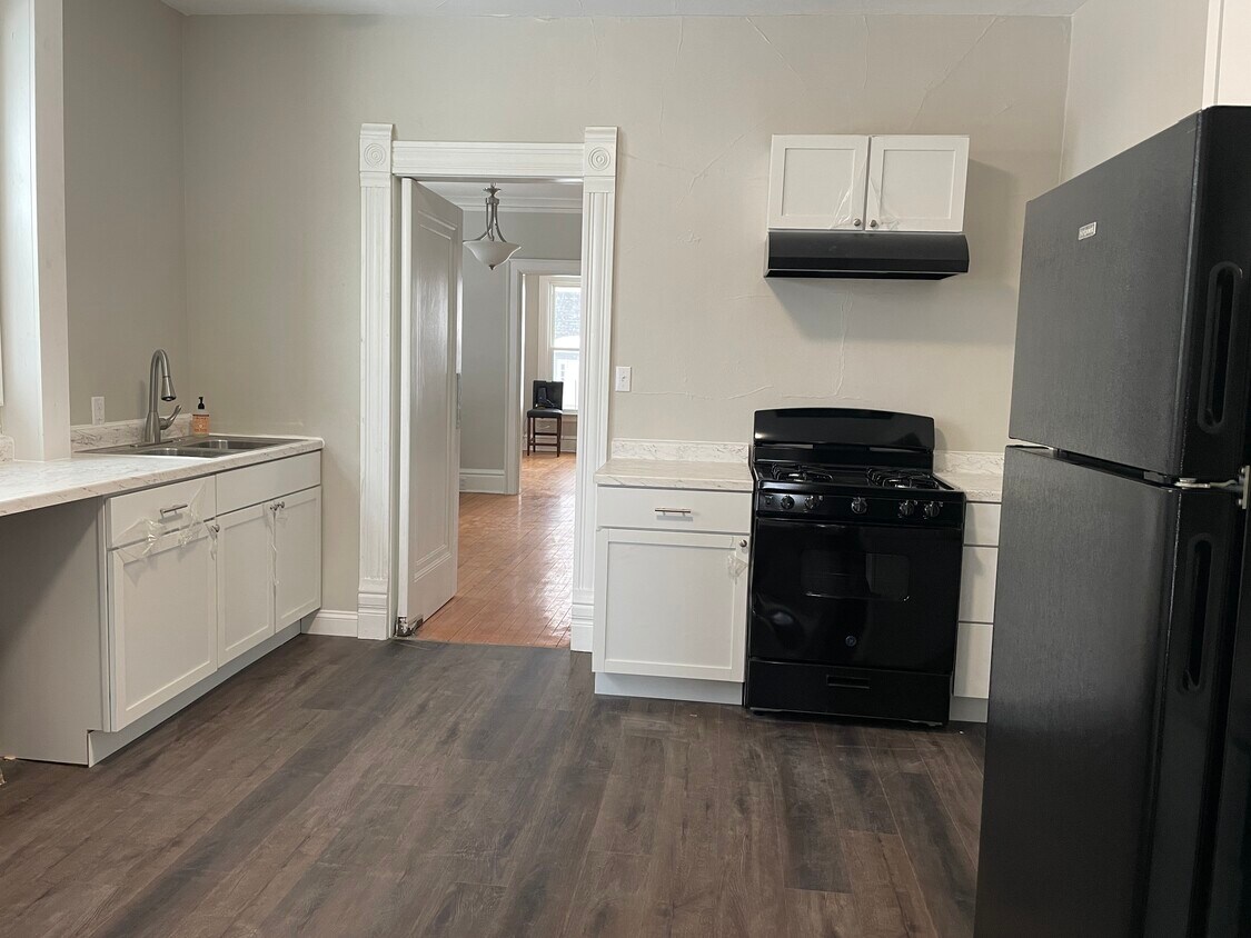 628 Jefferson St Unit Lower, Oshkosh, WI 54901 628 Jefferson St