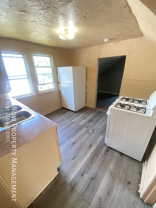 Foto del edificio - 3356 W 33rd St