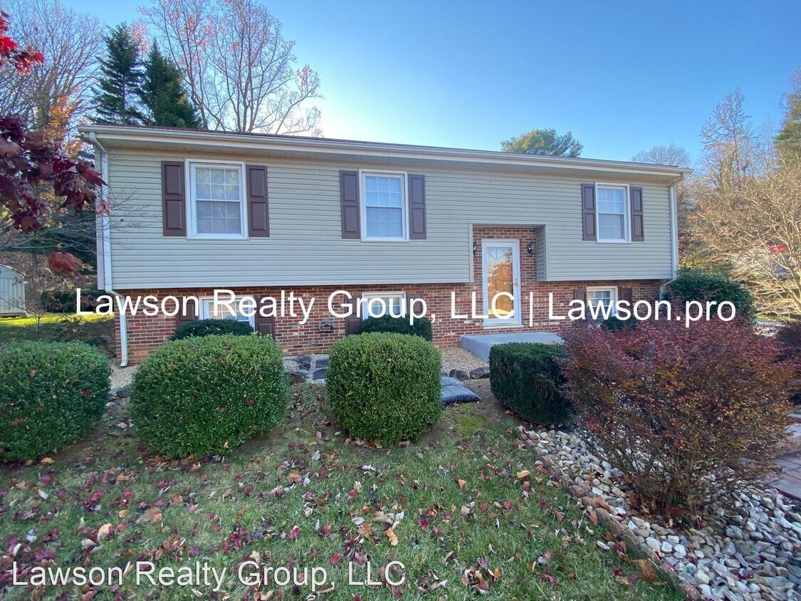 4 br, 2 bath House 4160 Woodvale Dr. House for Rent in Cave Spring