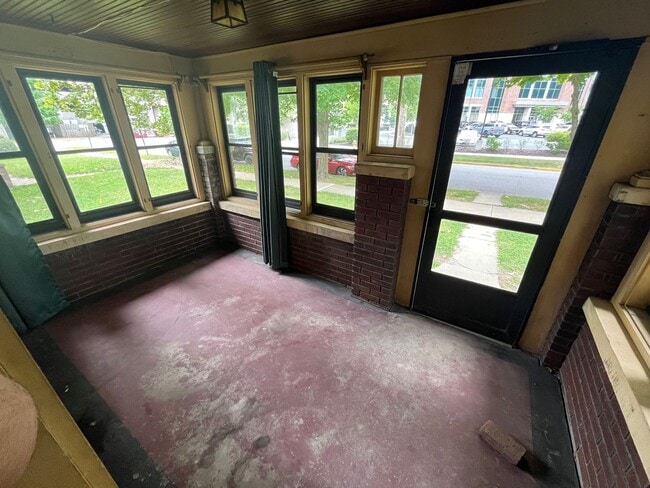 Photo - 2 Bedroom 1 Bath on Campus- 3 people can o... House