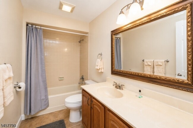 Building Photo - 5 Red Lodge Dr