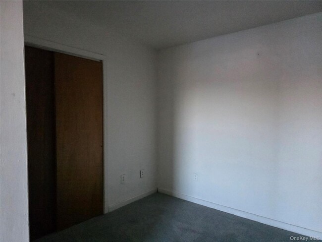 Building Photo - 8 Main St