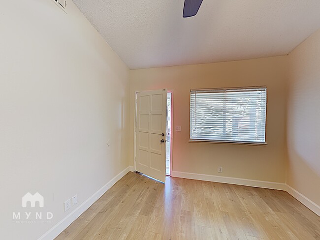 Foto del edificio - 6959 Greenback Ln