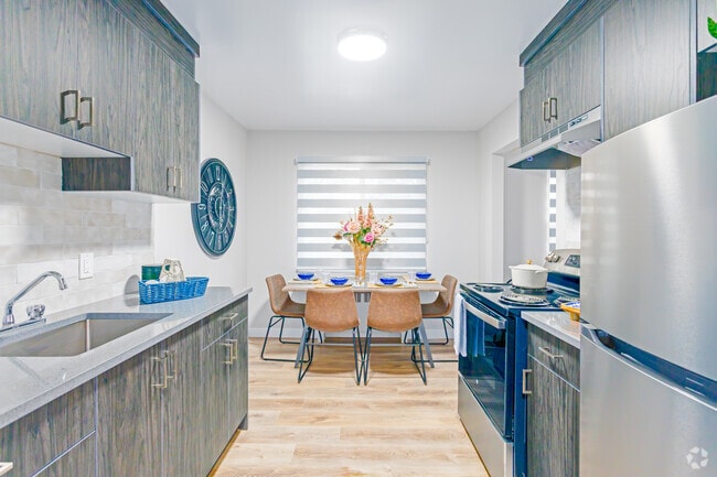 1BR, 1BA - 800SF - Kitchen - Baywood Park
