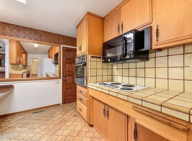 Building Photo - 2609 Fernandez Dr