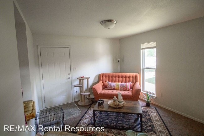 Building Photo - 4 br, 2 bath House - N 207 West Blv