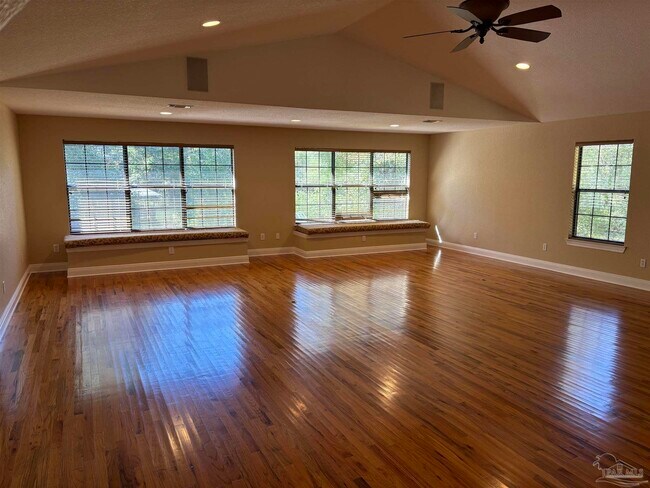 Foto del edificio - 1002 Daffin Rd