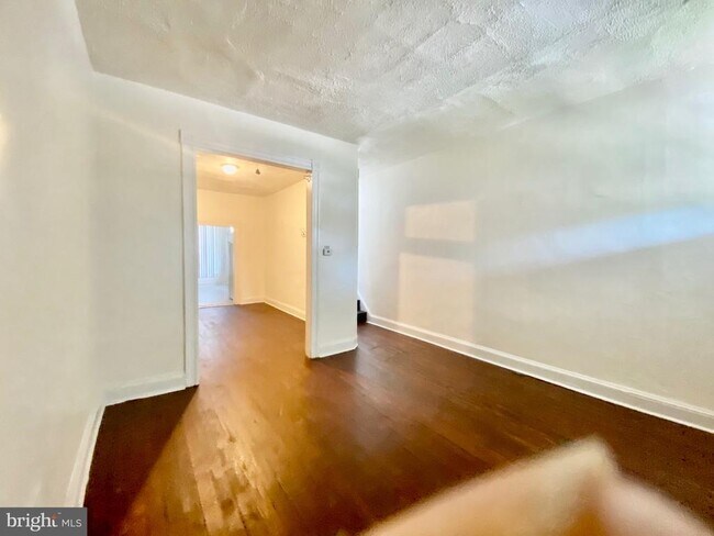 Foto del edificio - 3214 W Belvedere Ave
