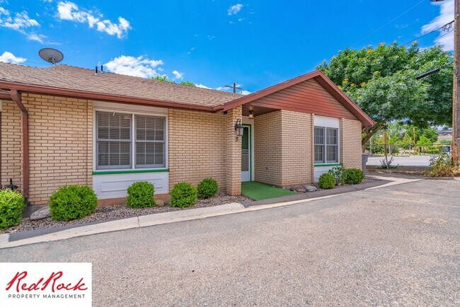 Foto del edificio - 3 Bedroom End Unit Home in Downtown St. Ge...