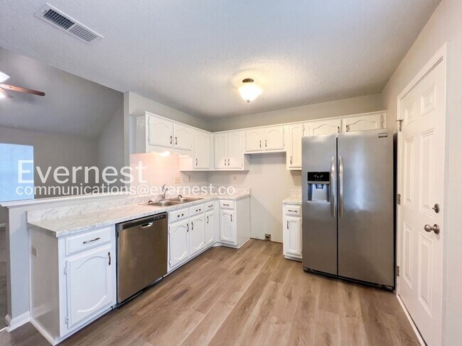 Foto del edificio - 5873 Hickory Cmns