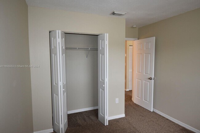 Foto del edificio - 16660 SW 141st Ct