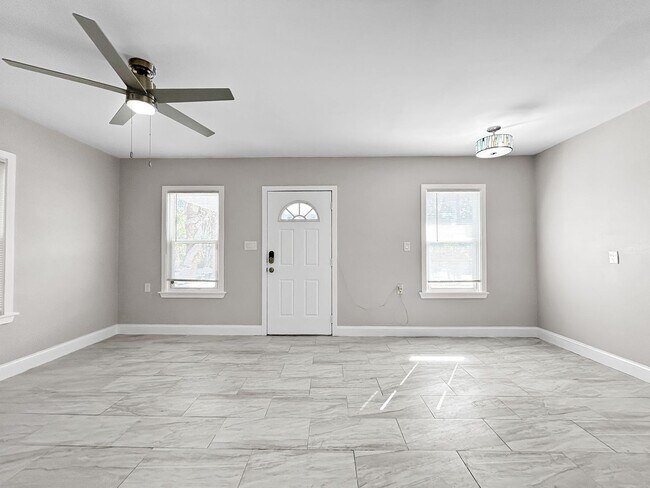 Building Photo - 56 44th Ave