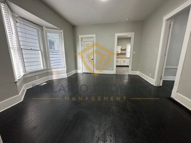 Foto del edificio - Charming 2-Bedroom Home with Modern Finish...