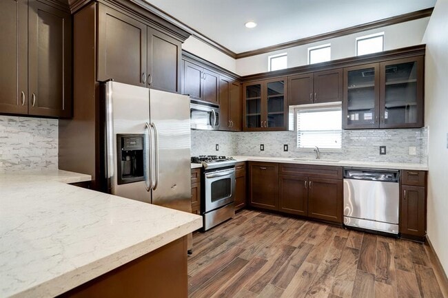 Building Photo - 8715 Meadowcroft Dr