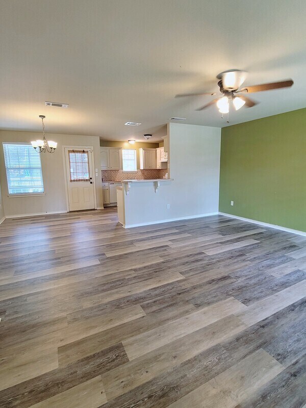 Foto del edificio - 3305 Shady Trail Dr