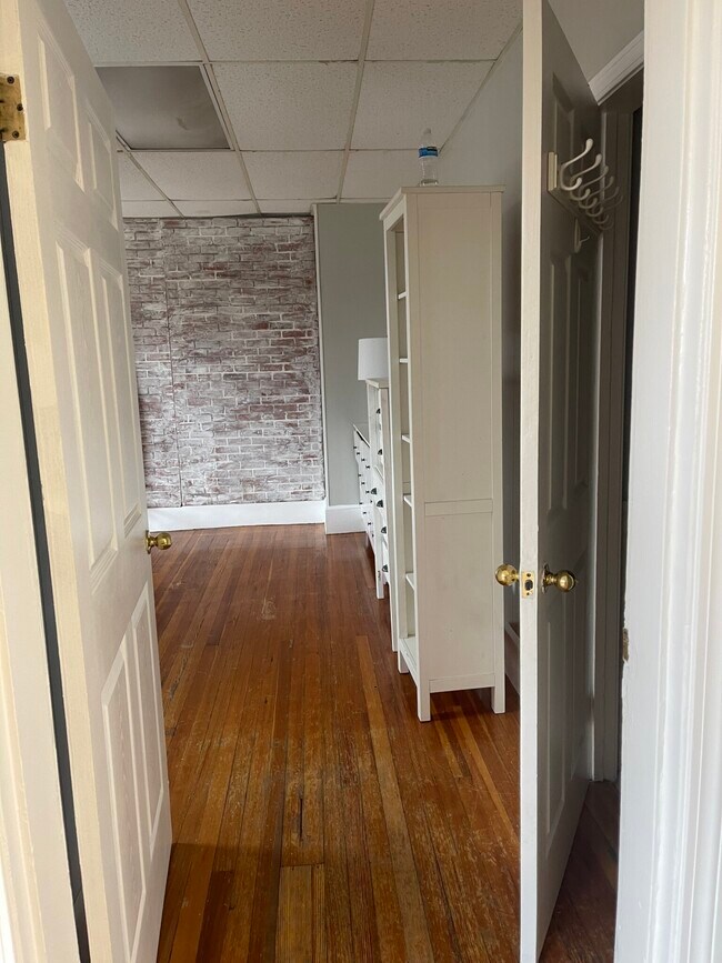 Building Photo - 879 Beacon St