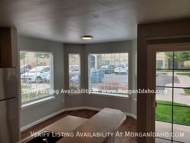 Foto del edificio - 10096 W Garverdale Ln
