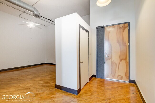 Foto del edificio - 87 Peachtree St SW