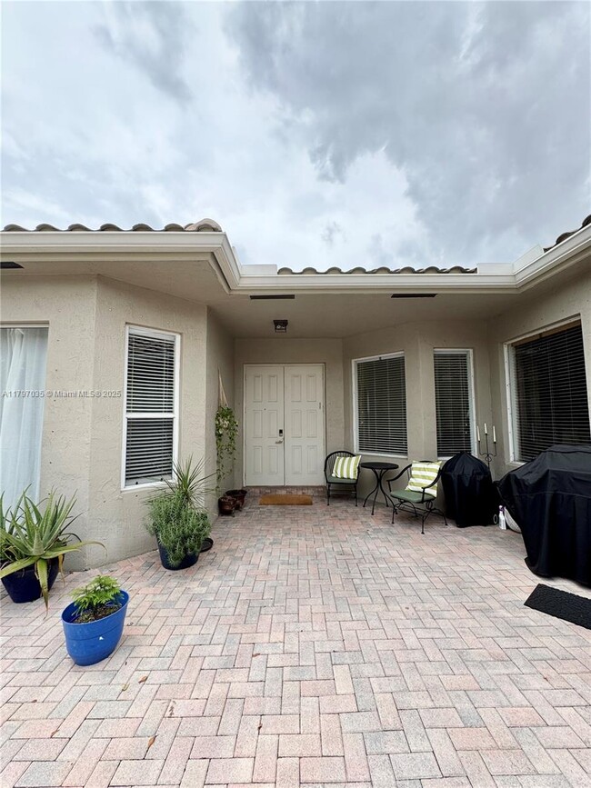 Foto del edificio - 16724 NW 8th St