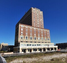 Building Photo - 2721 Boardwalk