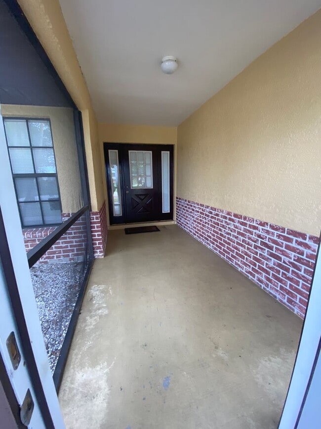 Building Photo - 3568 Middletown St