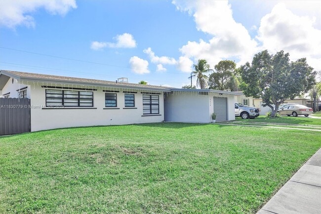 Building Photo - 9570 Jamaica Dr