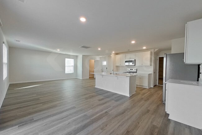 Building Photo - 117 Overstreet Way