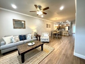 Building Photo - 1806 E Brookview Cir