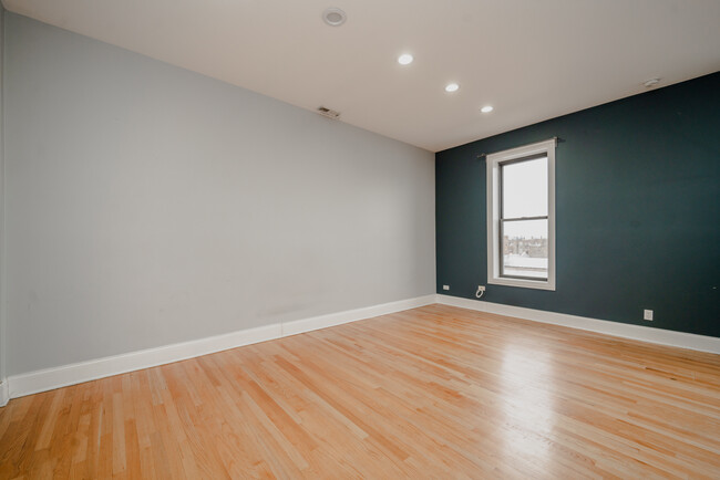 Building Photo - 3535 W Armitage Ave