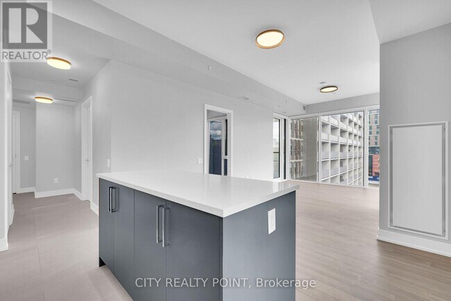 Photo du bâtiment - 664-664 Spadina Ave.