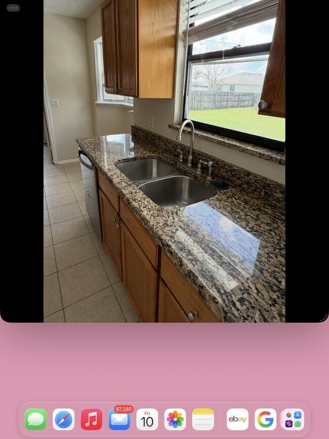 Foto del edificio - 726 NE Lanfair St