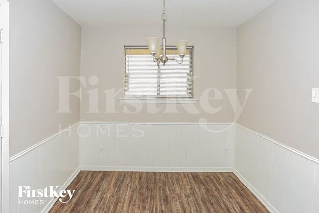 Building Photo - 2956 Meadow Green Dr