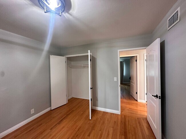 Foto del edificio - Beautiful 3BR/2BA Home with Large Backyard...