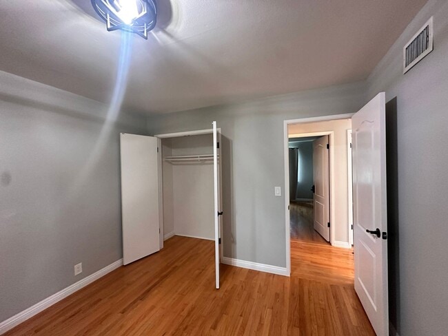 Foto del edificio - Beautiful 3BR/2BA Home with Large Backyard & Prime Location