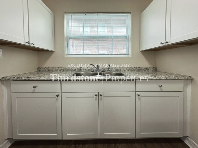 Building Photo - 2659 College St