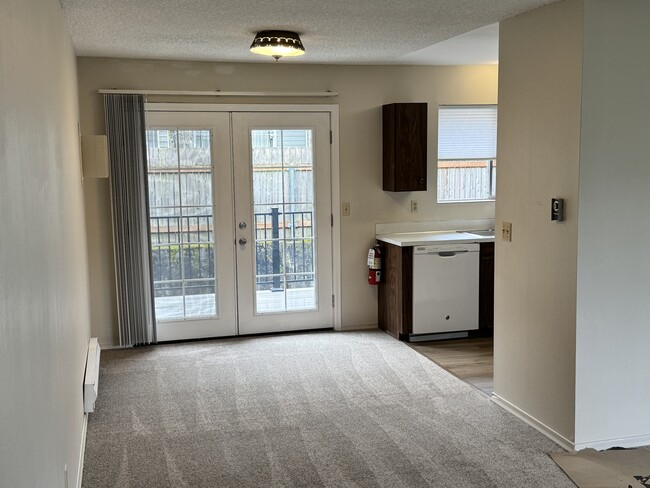 Dining area - 15603 42nd Ave S