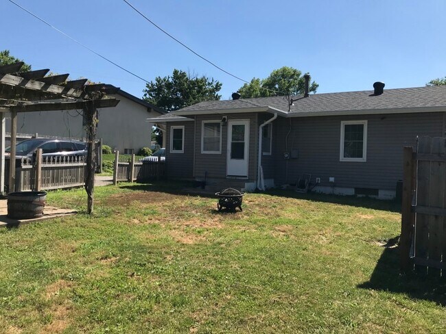 Building Photo - Nice home, great price!