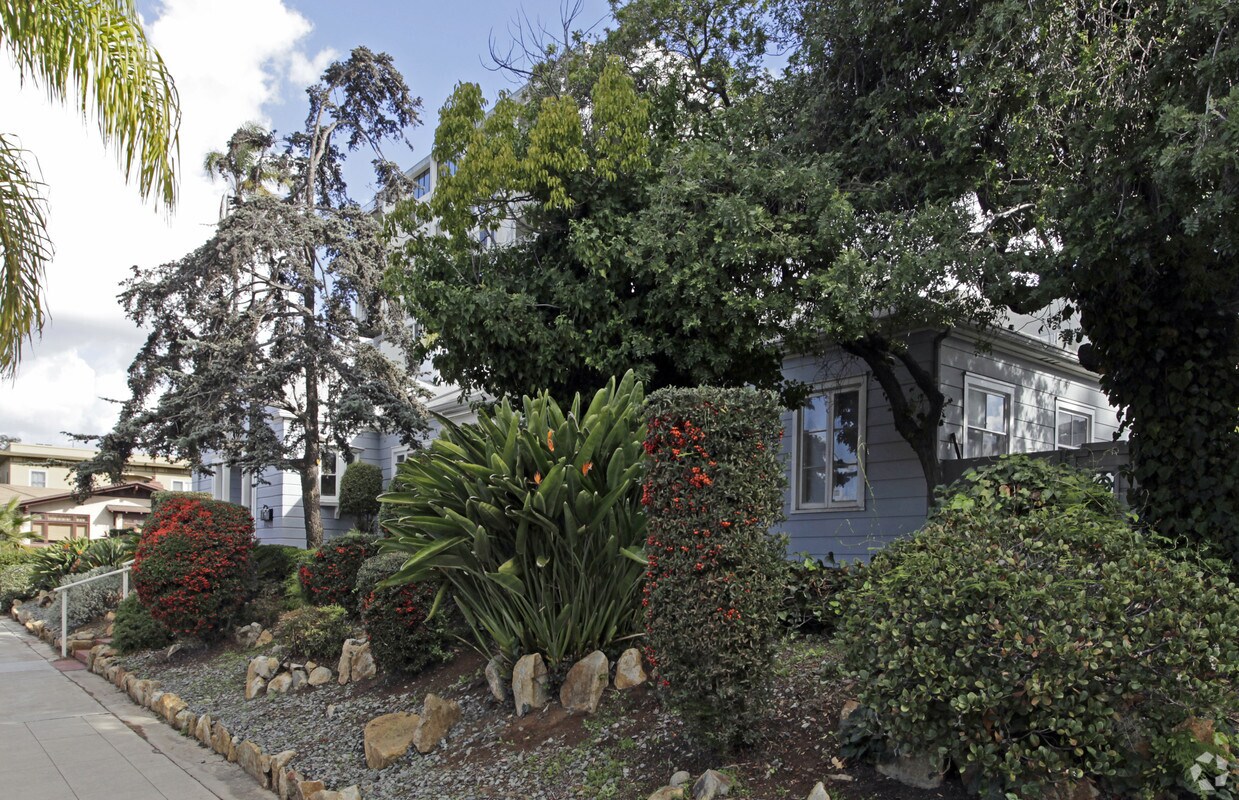 Building Photo - 2561 1st Ave