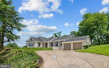 Building Photo - 8200 Clay Dr