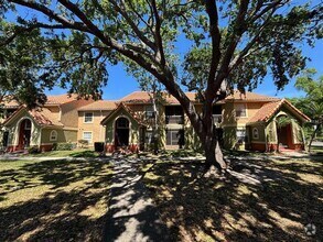 Building Photo - 433 Fountainhead Cir