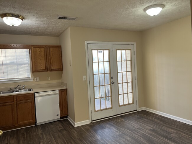 Foto del edificio - 5974 Sherwood Trace