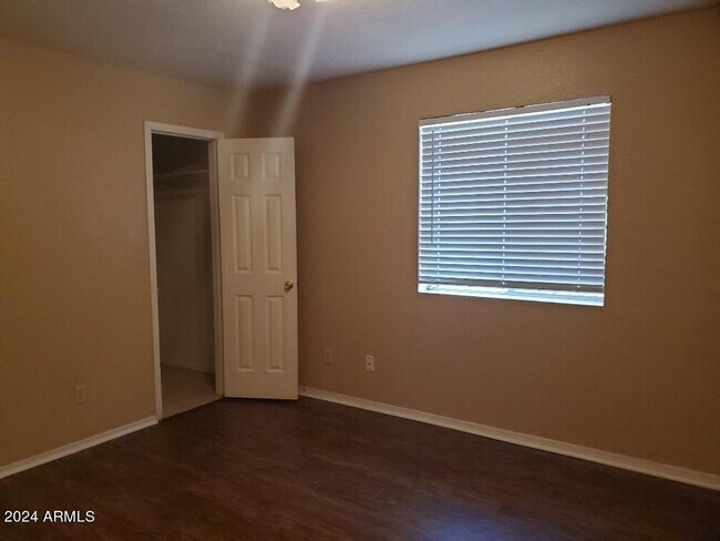 Building Photo - 916 N Pueblo Dr