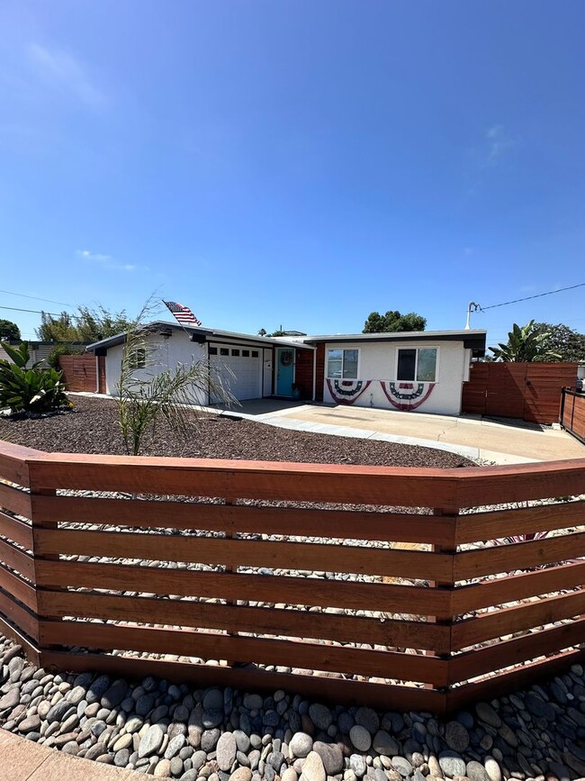 Building Photo - 1210 Hemlock Ave