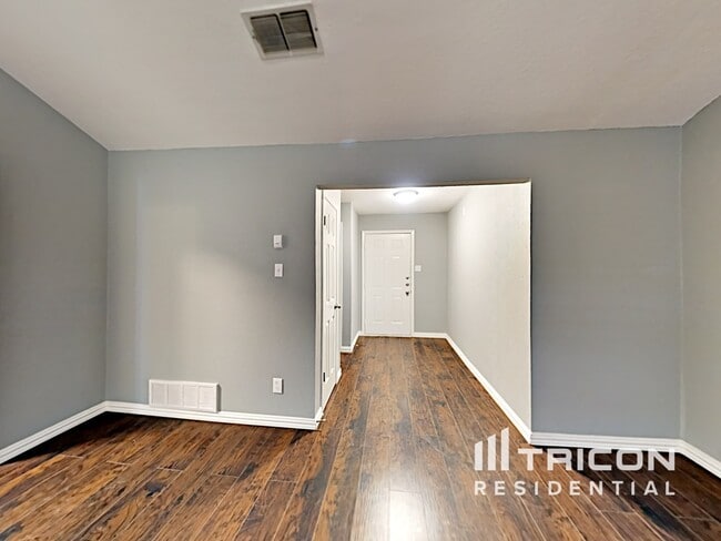 Building Photo - 7300 Echo Hill Dr