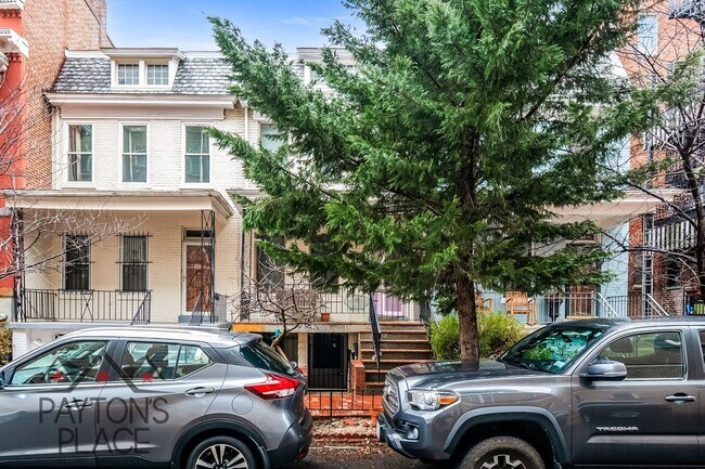 Building Photo - Renovated English Basement in U St area