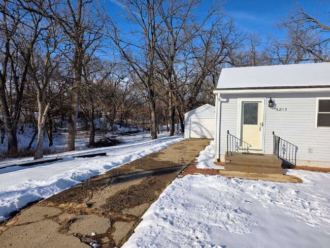 Foto del edificio - 6813 Urbandale Ave