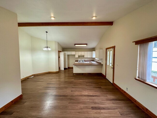 Foto del edificio - Creekside Home with Bonus Room above 2-Car Garage Alta Sierra